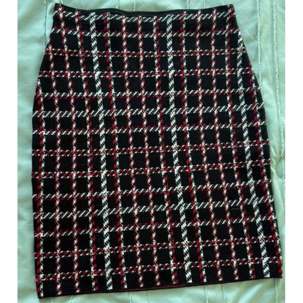 Women's 100% Polyester Skirt Size‎ M knee Length